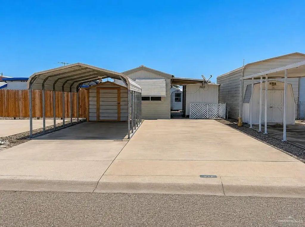 232 Seabreeze Lane, Donna
