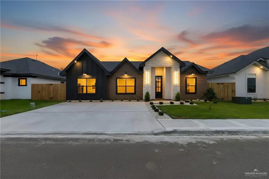 1829 N Mangrove Street, San Juan