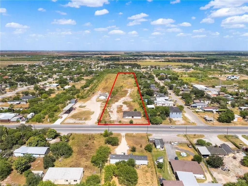 7608 N Fm 1015, Mercedes