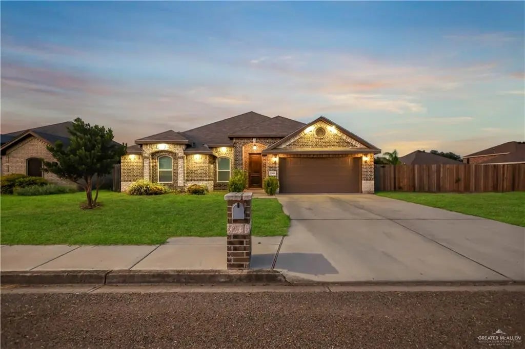 1909 & 1907 Water Willow Drive, Weslaco