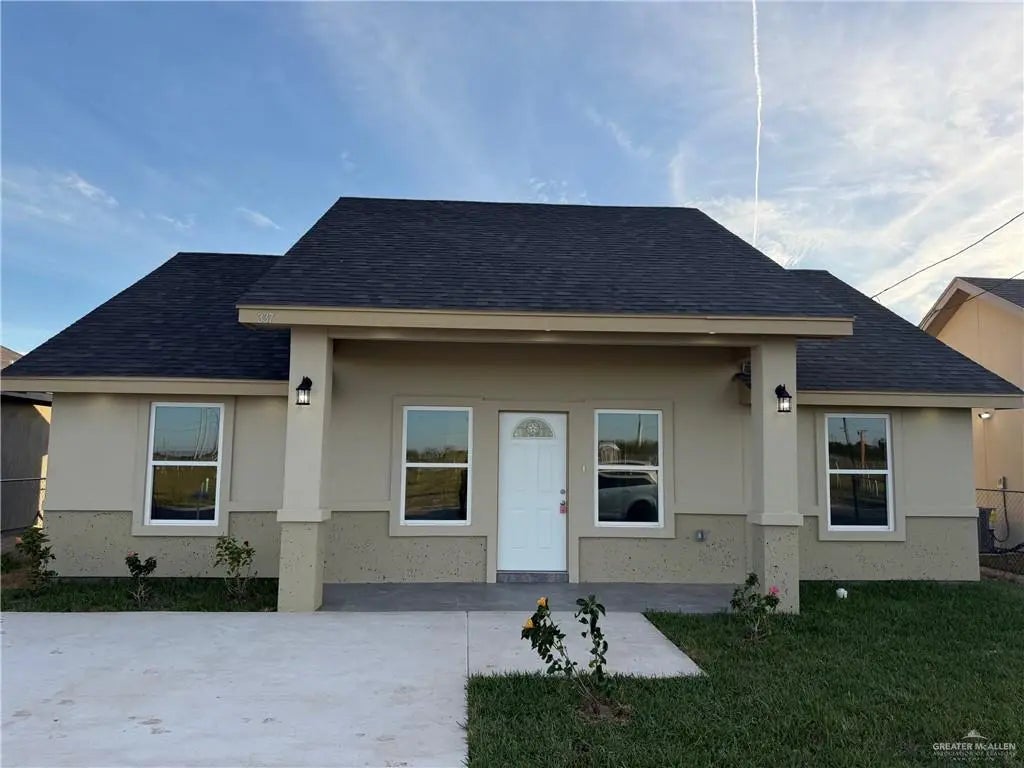 337 Barcelona Street, Donna