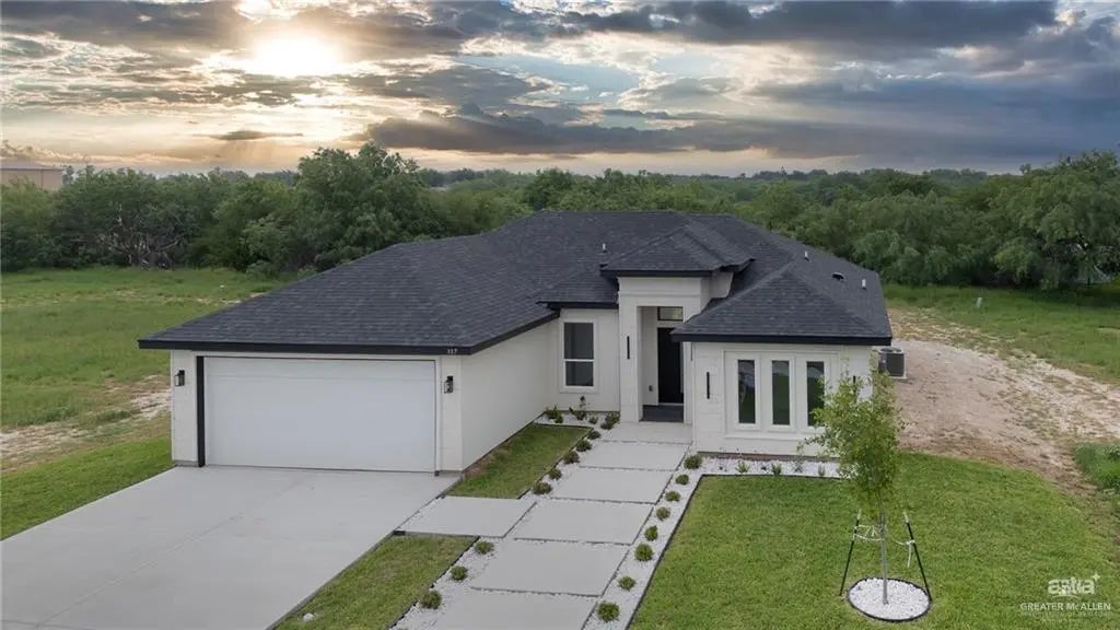 317 Palm Shores Boulevard, La Joya