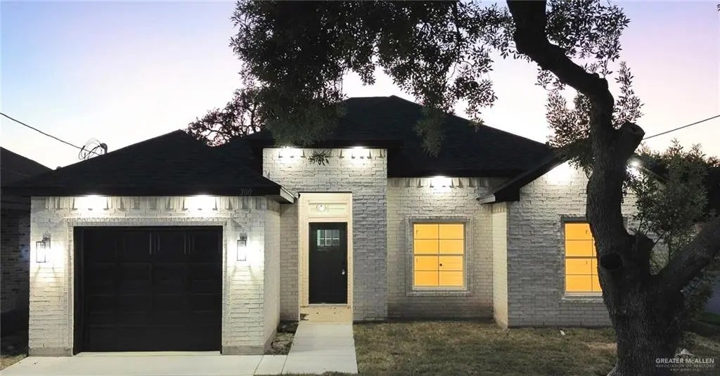 300 S East Street, La Feria