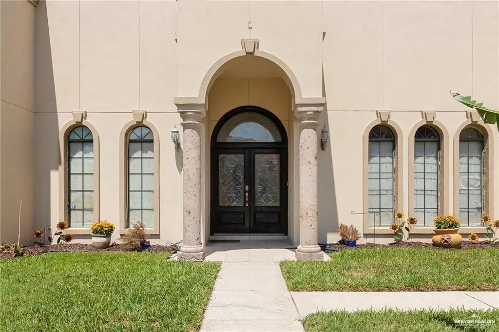 2695 Easy Street, Edinburg
