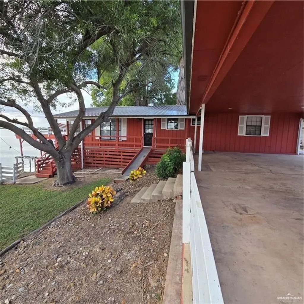 8442 Lago Vista Drive, Edcouch