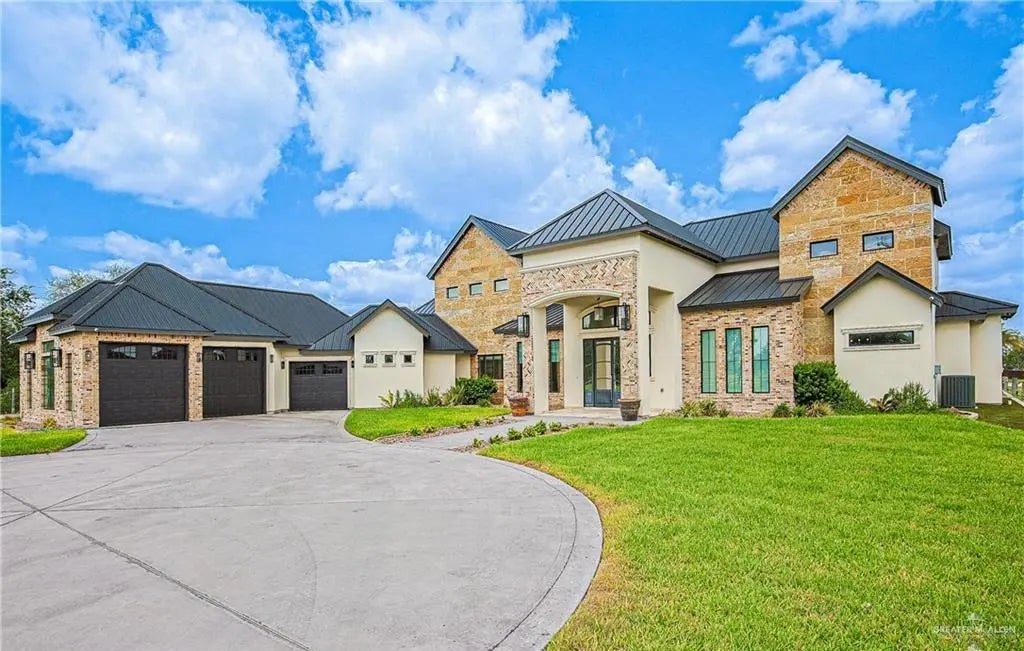 4835 Bryan Road, Palmhurst