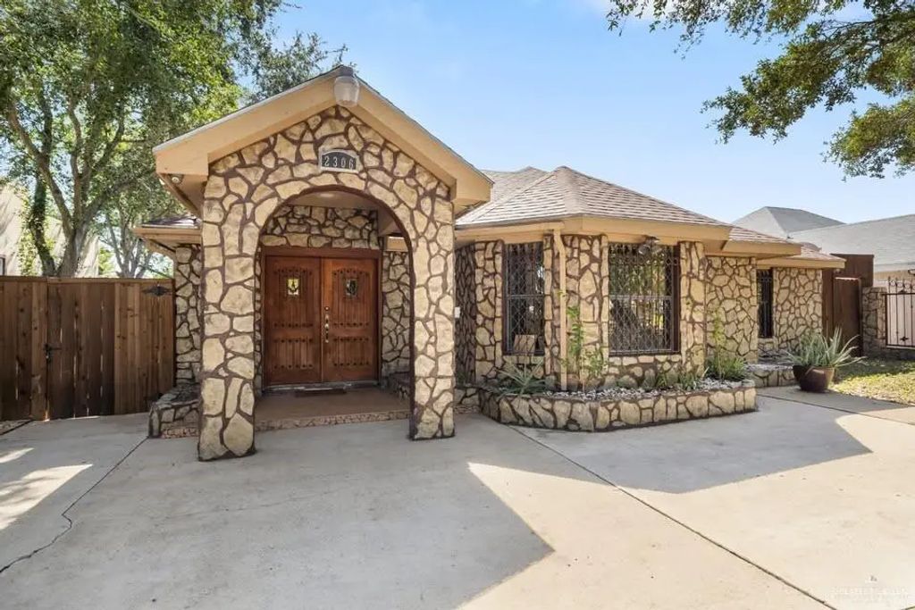 2306 Flores Drive, Mission