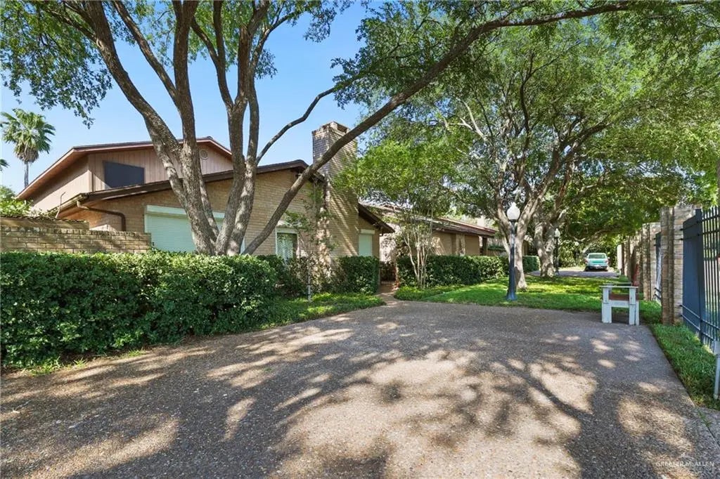 105 E Austin Avenue, Harlingen