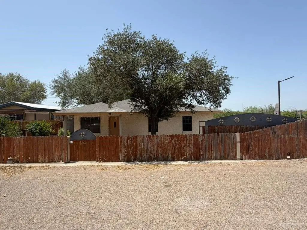 987 Humberto Garza Jr. Street, Roma