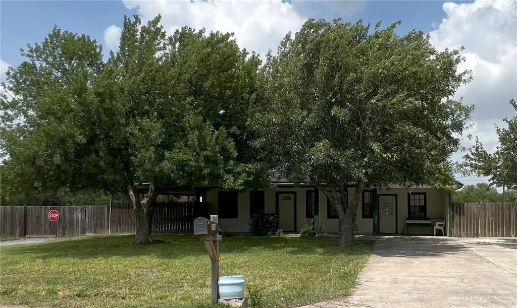 414 Mockingbird Lane, Mercedes