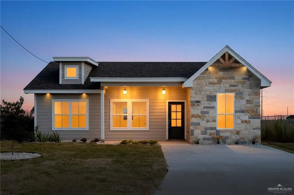 306 Merida Drive, Donna