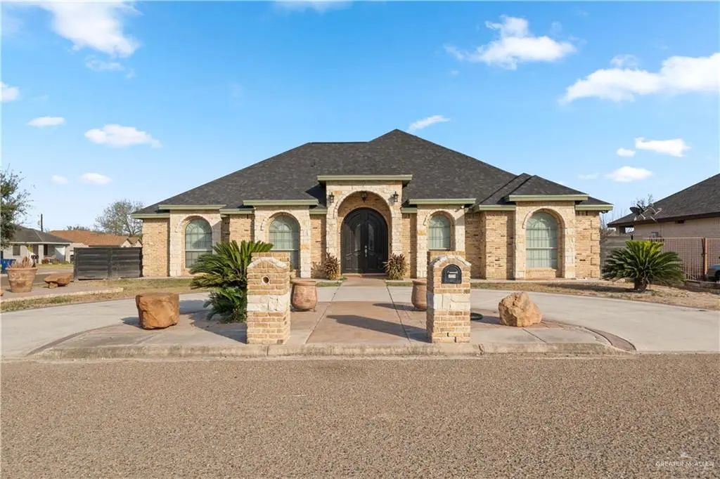 320 Pheasant Drive, La Joya