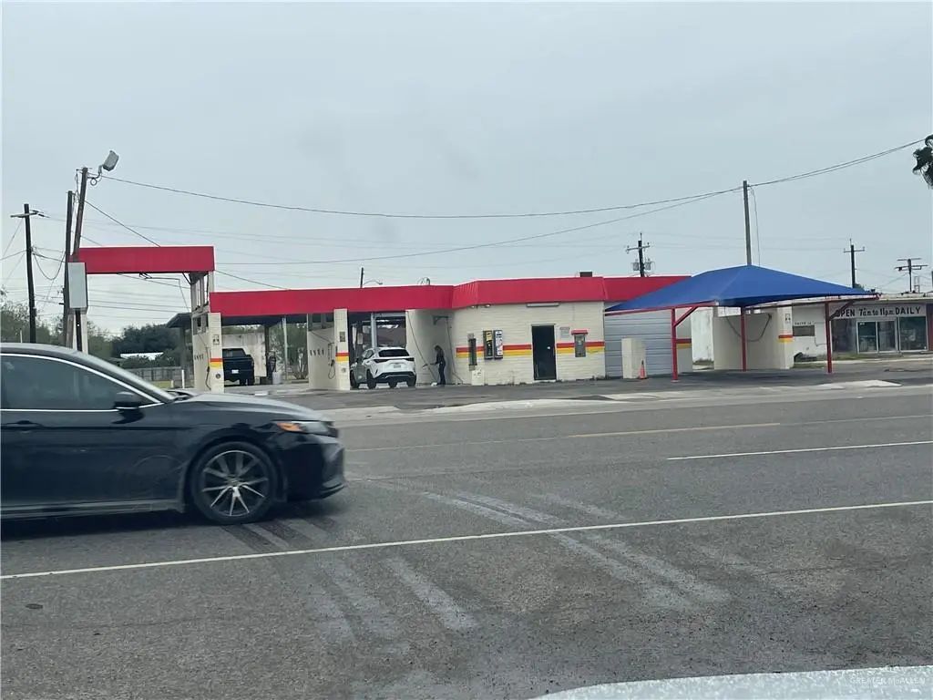 1222 N 77 Sunshine Strip Boulevard, Harlingen