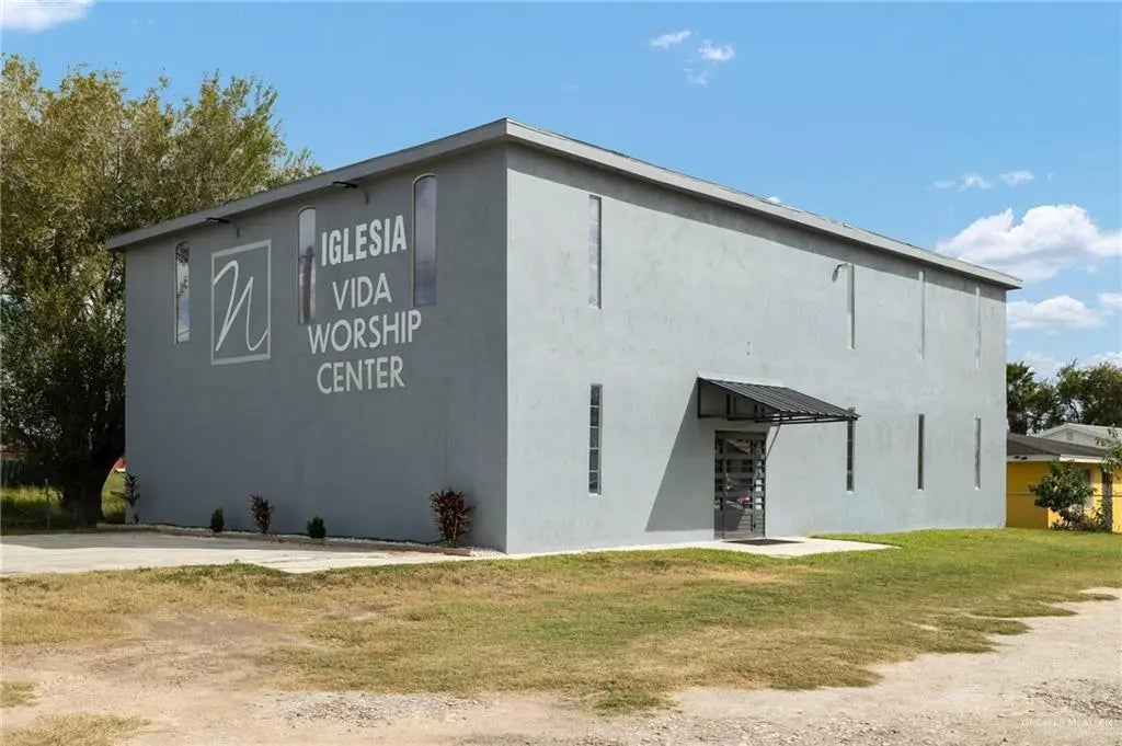 7212 N Fm 1015, Mercedes