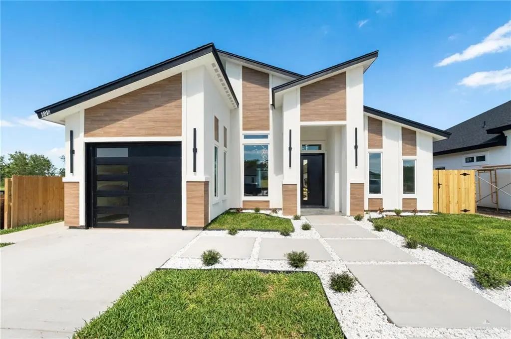 505 Freedom Way, Weslaco