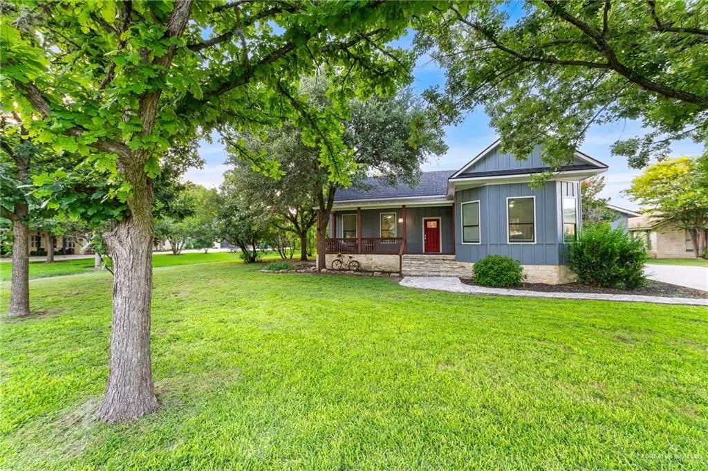 136 W Evergreen Street, Boerne