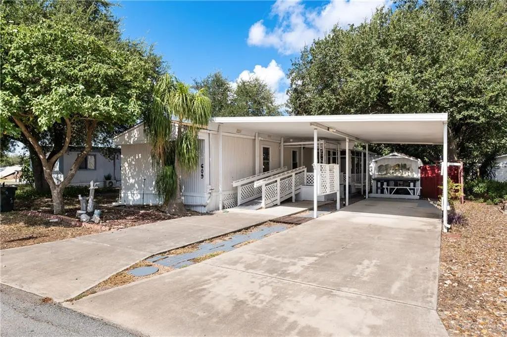 609 E Palmera Drive, La Feria