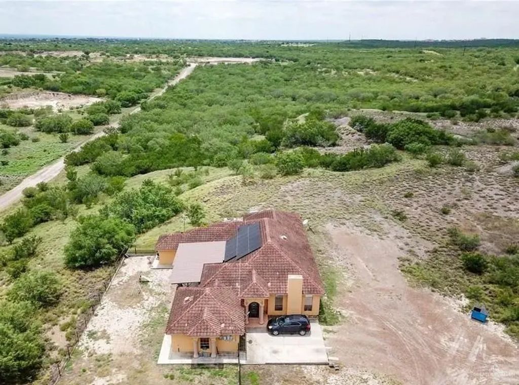 771 Ebony Avenue, Roma
