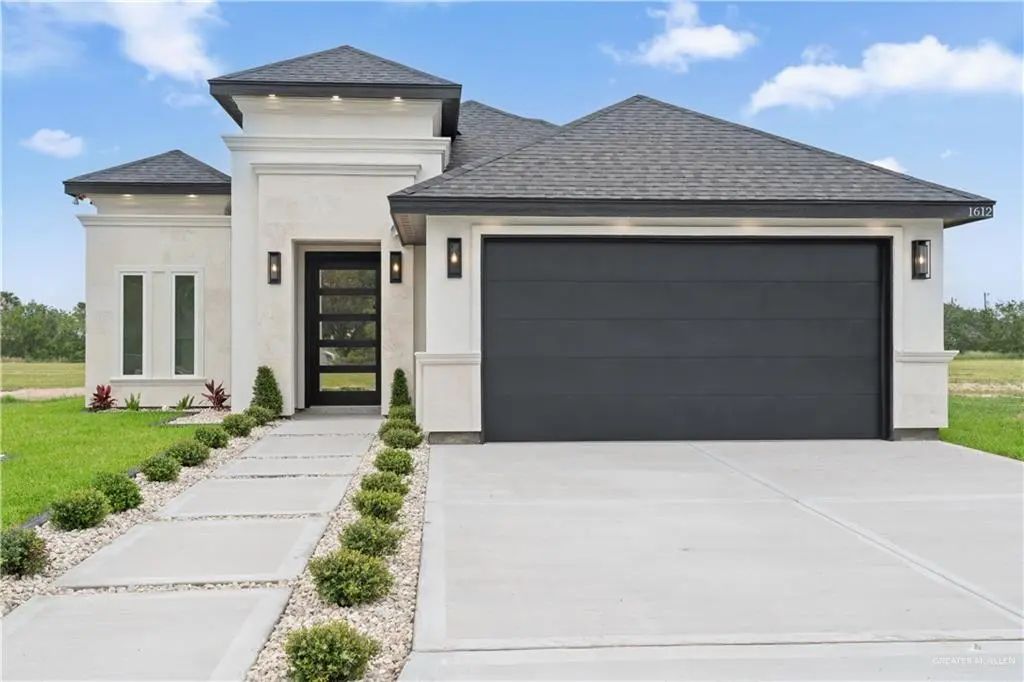 1612 Foxtail Street, Donna