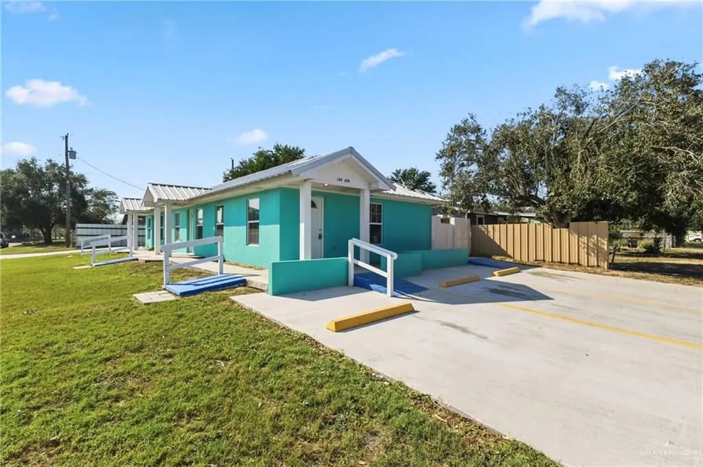 109 Ash Street C, Donna