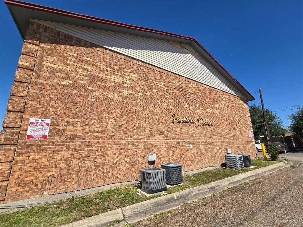 106 S Bryan Road, Mission