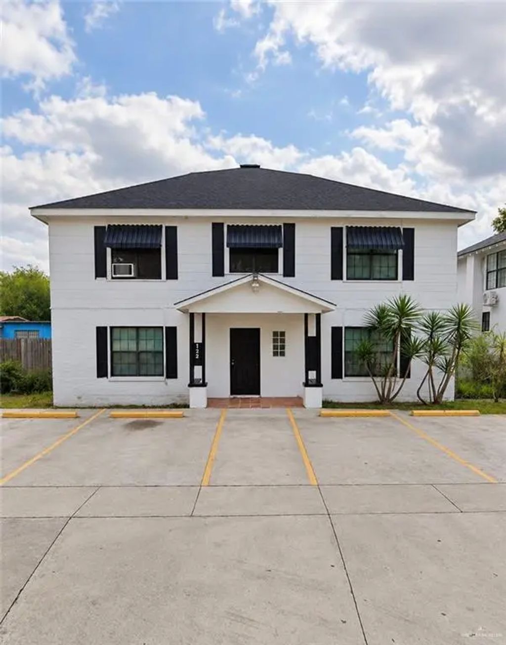 320 S Georgia Avenue, Mercedes
