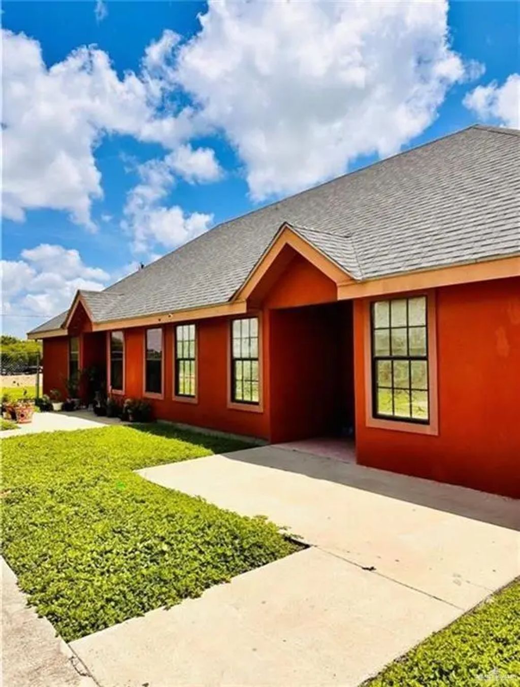 3027 E Mile 11, Weslaco