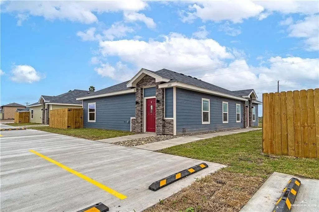 2210 E Valley Circle, La Feria