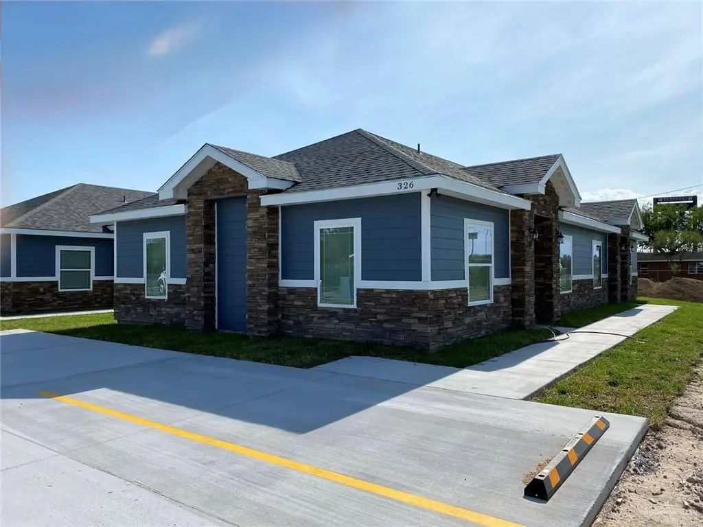 326 N Virginia Avenue, Mercedes