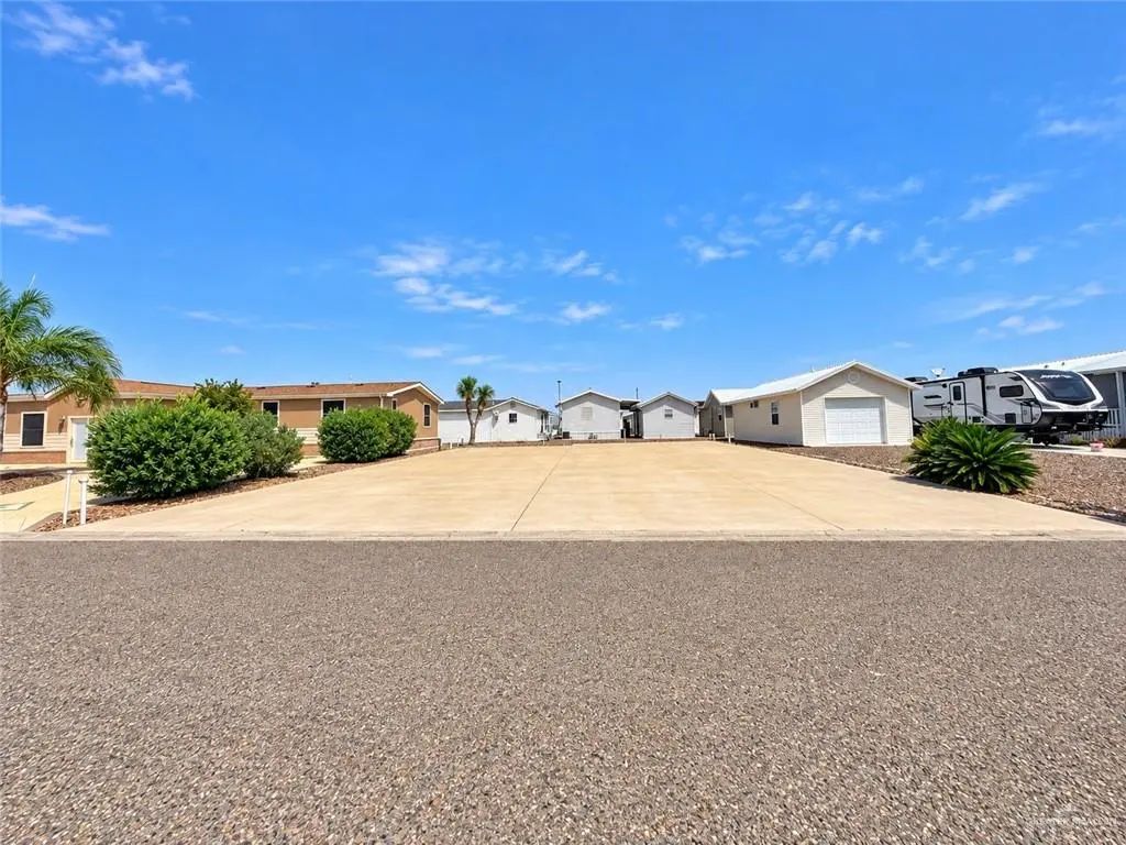 1904 Lost Greens Drive, Mission