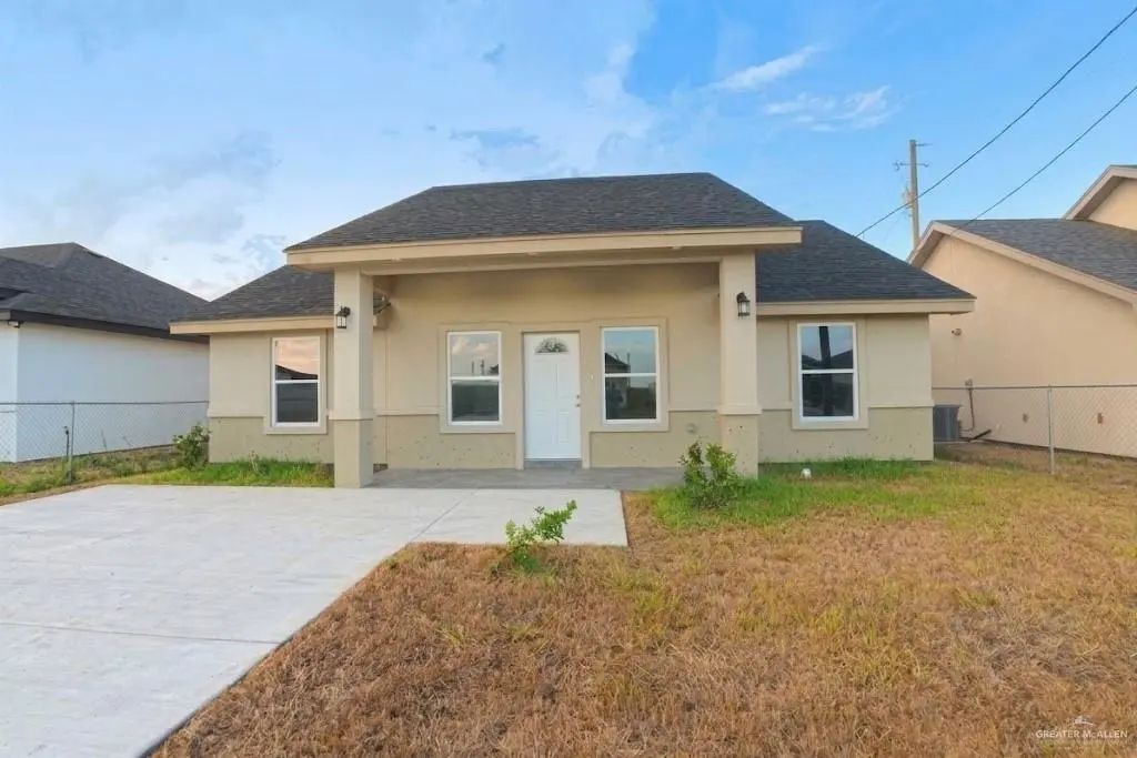 337 Barcelona Street, Donna