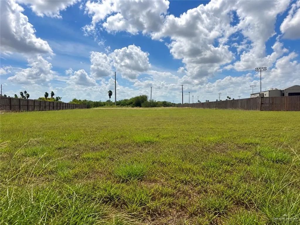 Village East Drive, Los Fresnos