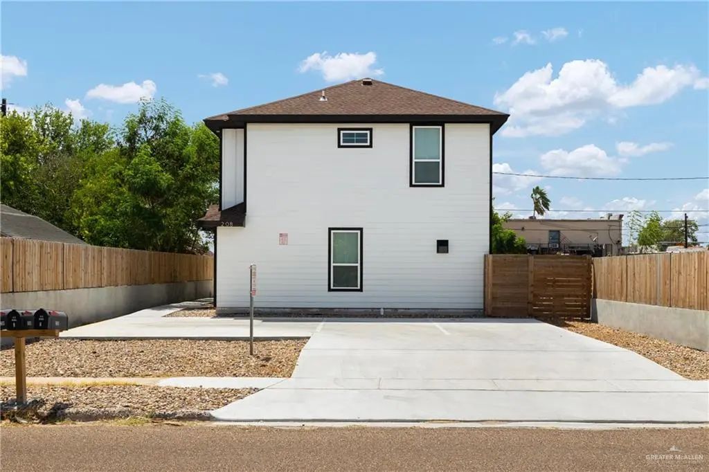208 S Kansas Avenue 3, Weslaco