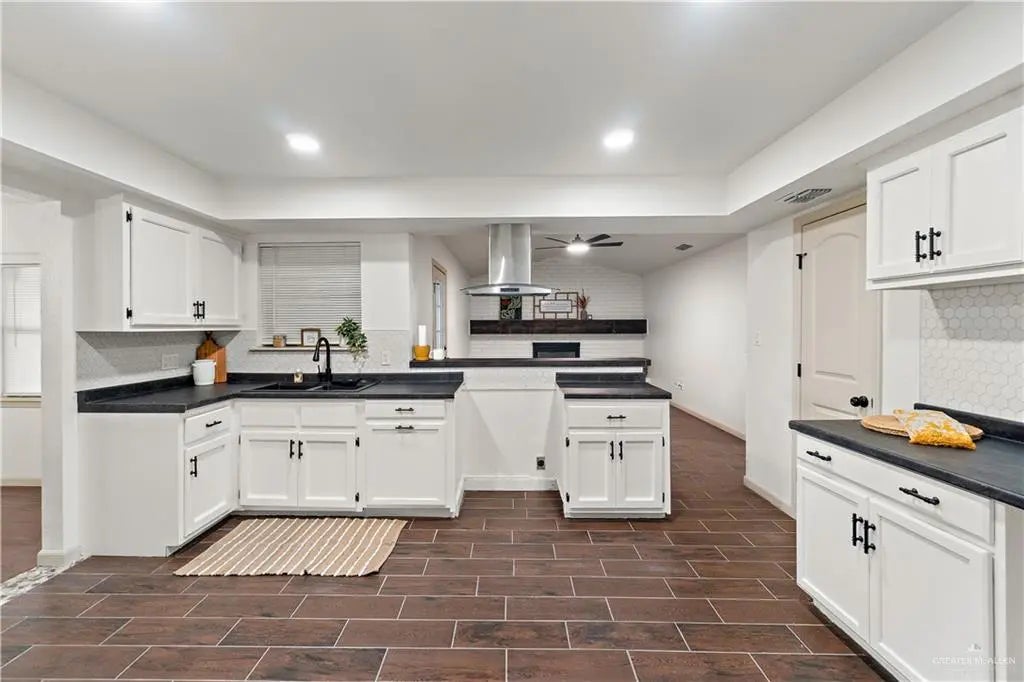 206 E Dominion Drive, Harlingen