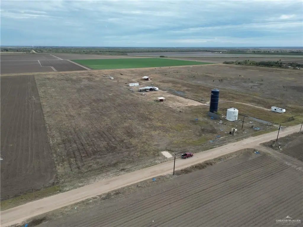 2660 Mile 1 E, Mercedes