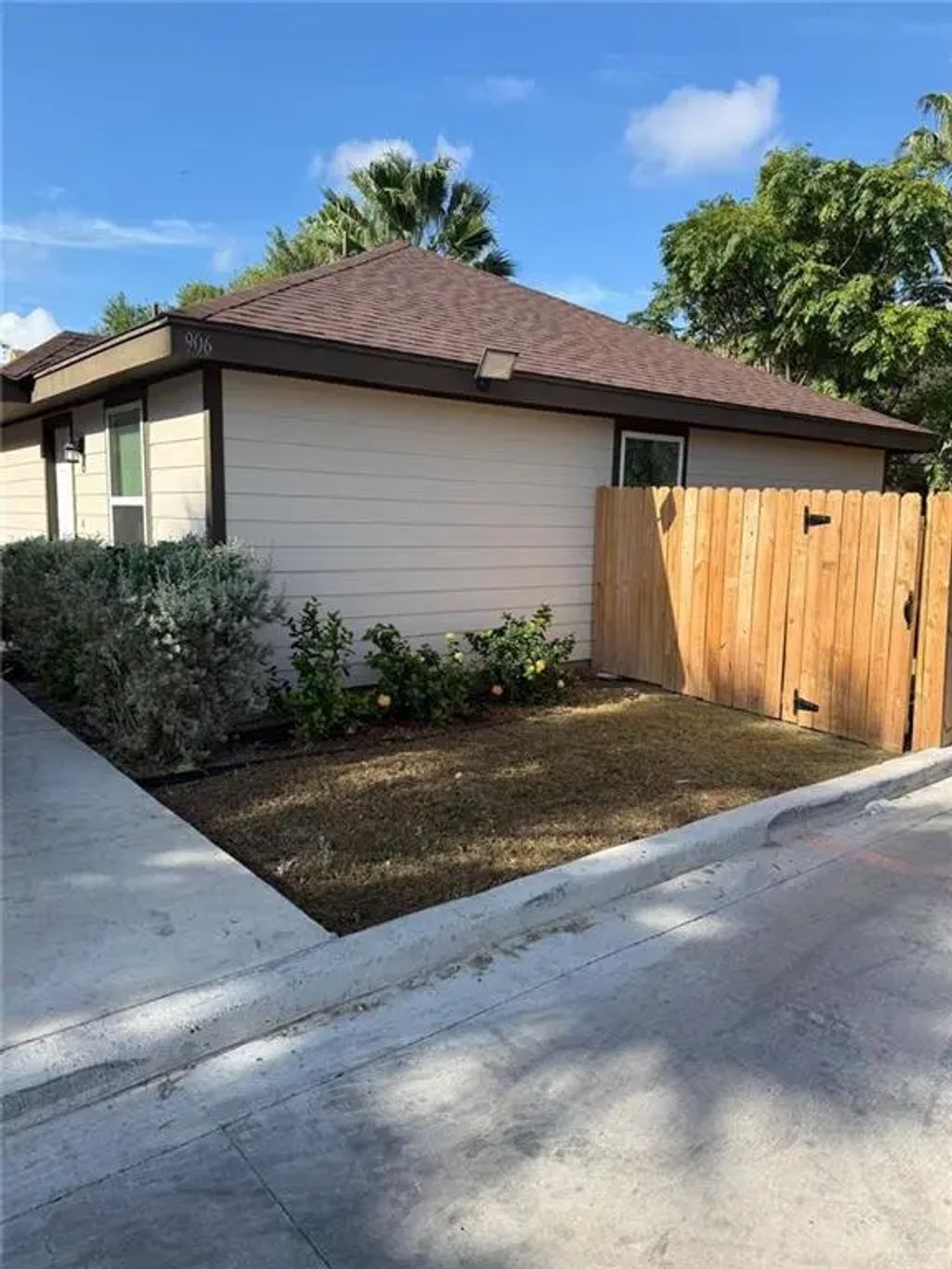906 E Tom Landry Street 4, Mission