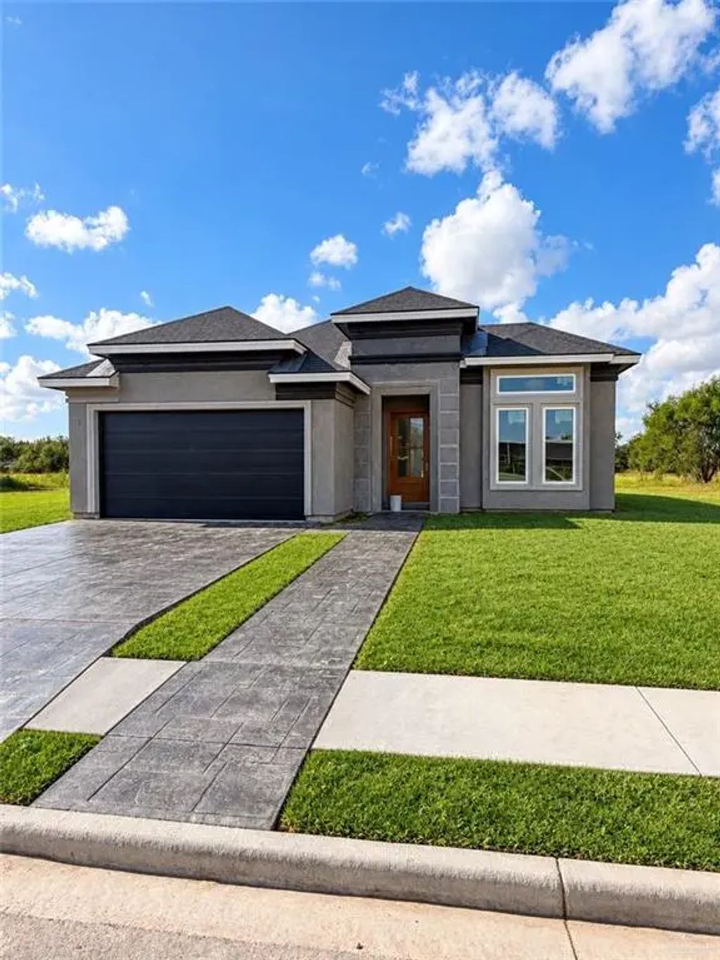 1608 Foxtail Street, Donna