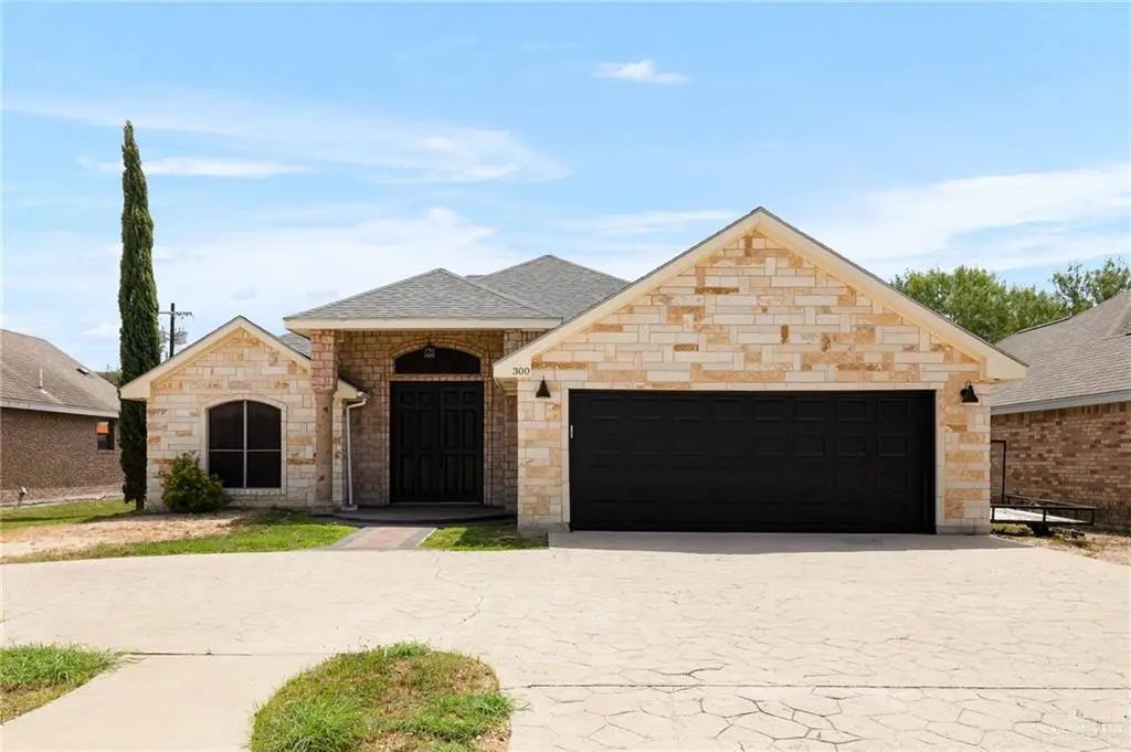300 Diamond Street, La Joya