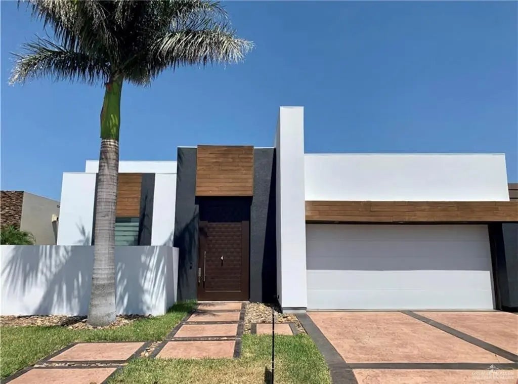 302 Grovewood Avenue, Mission