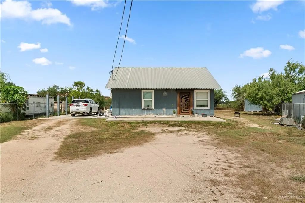 904 Apache Circle N, Donna