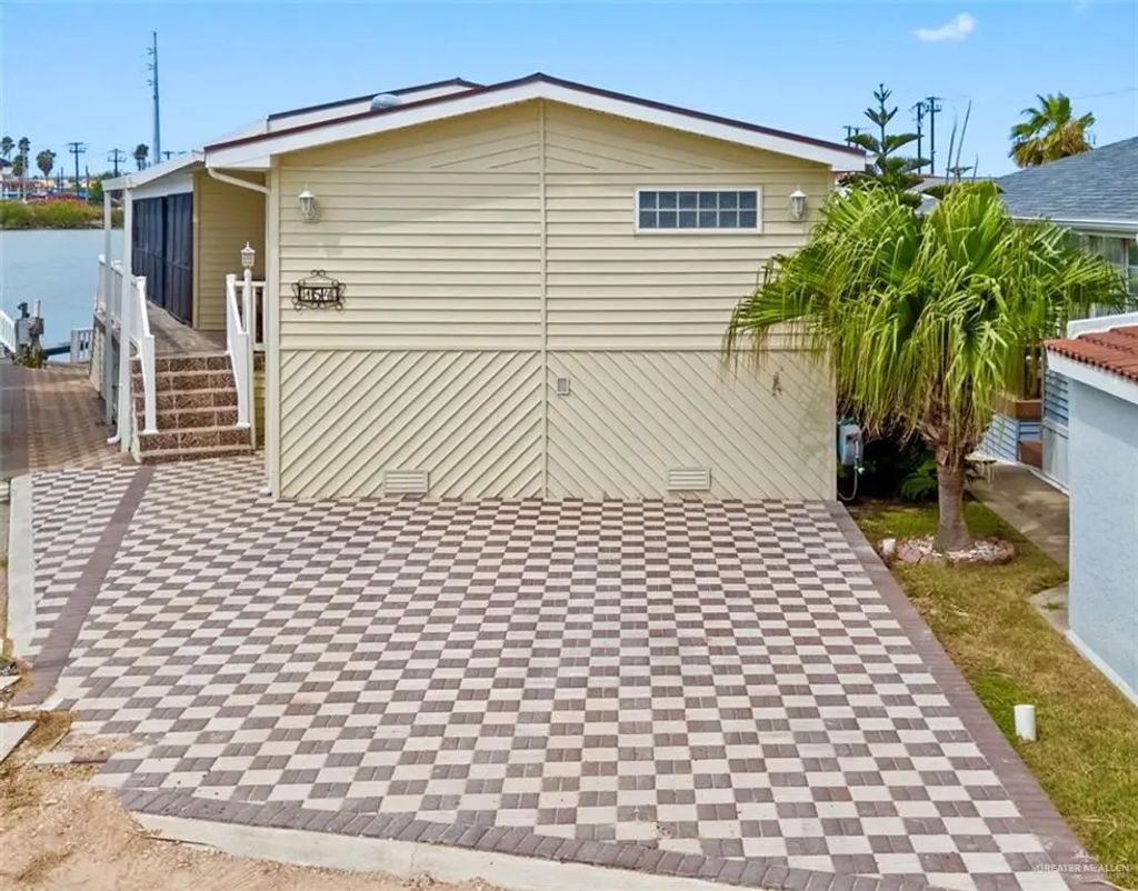 154 E Bonnet Circle, Port Isabel