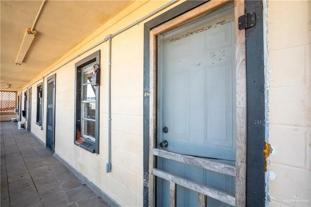130 N Texas Avenue 8, Mercedes