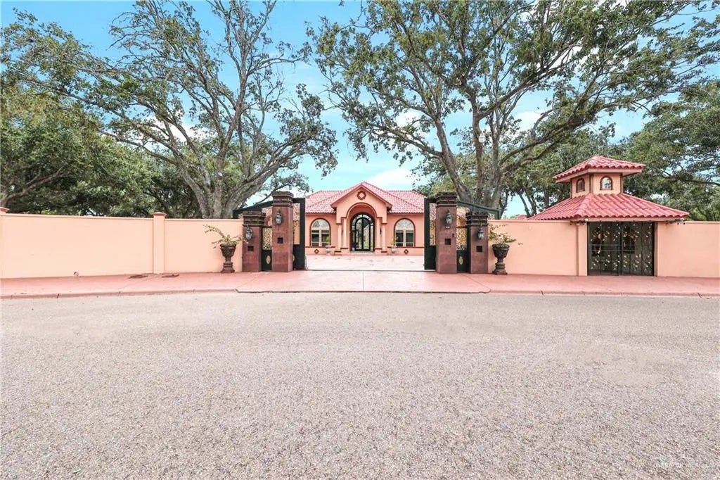 2301 Tanglewood Lane, Weslaco