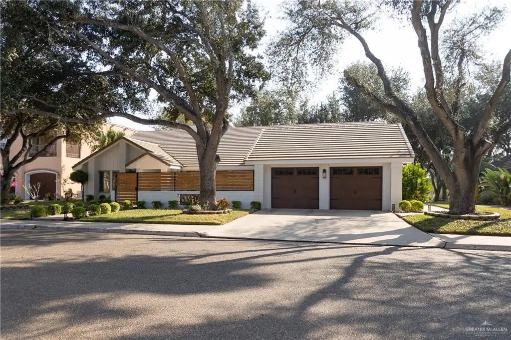 807 Brazos Street, Mission