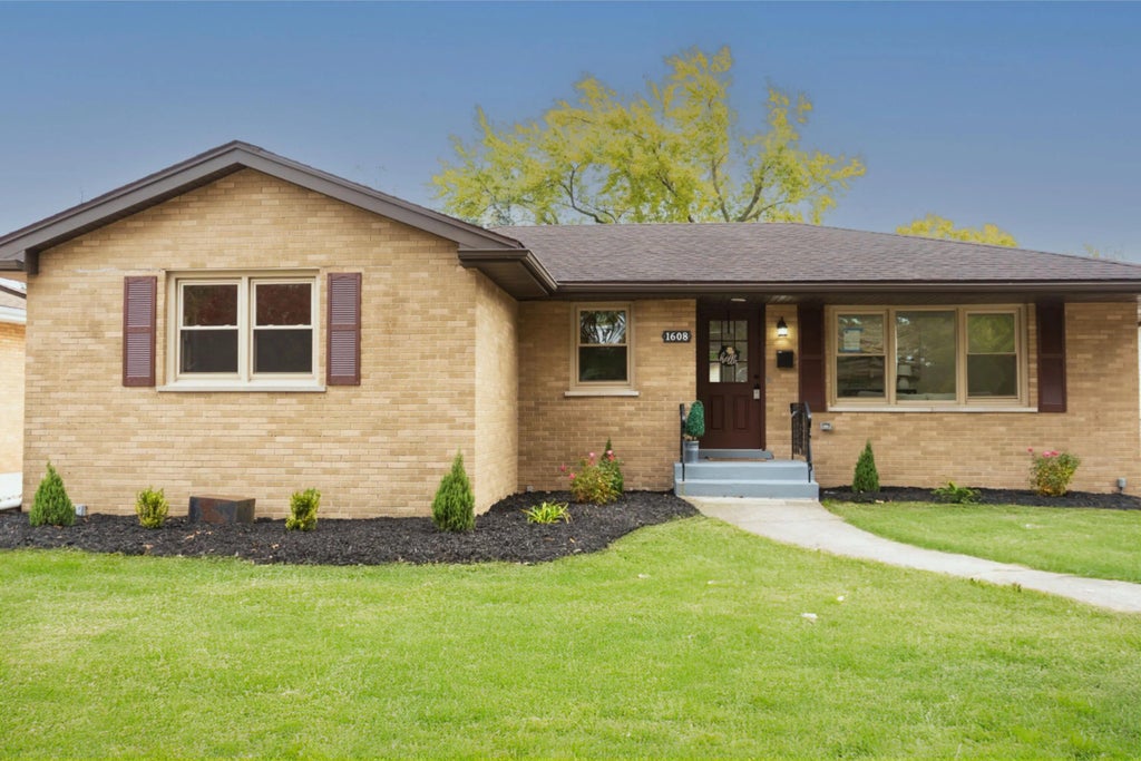 1608 Tulip Lane, Munster