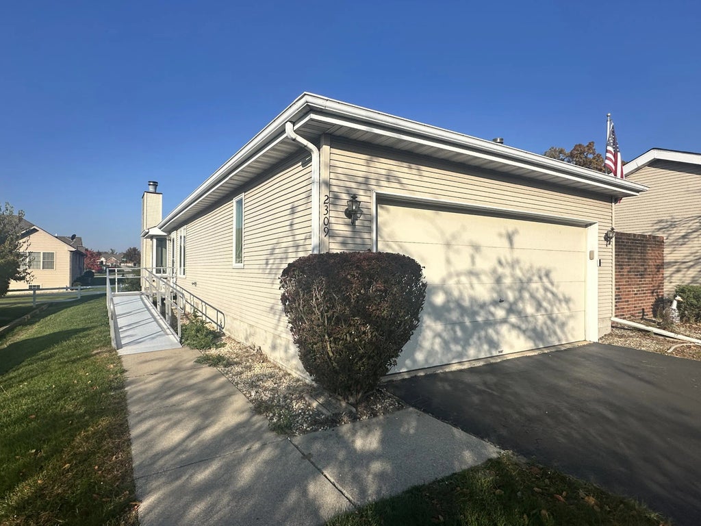 2309 Deerpath Drive W, Schererville