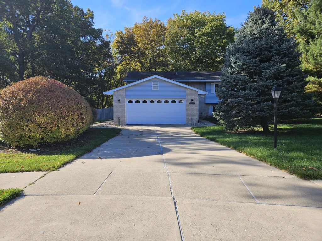 487 Timber Lake Drive, Lowell