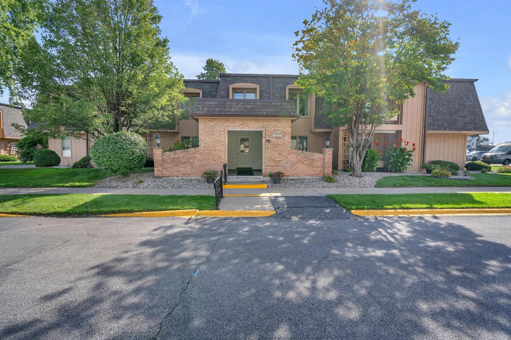 8745 Janeway Court J3, Munster