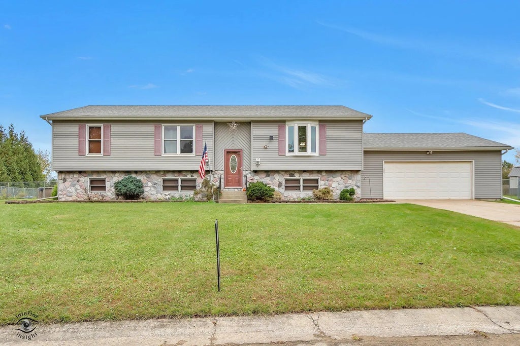 1551 Gilleevan Drive, Valparaiso