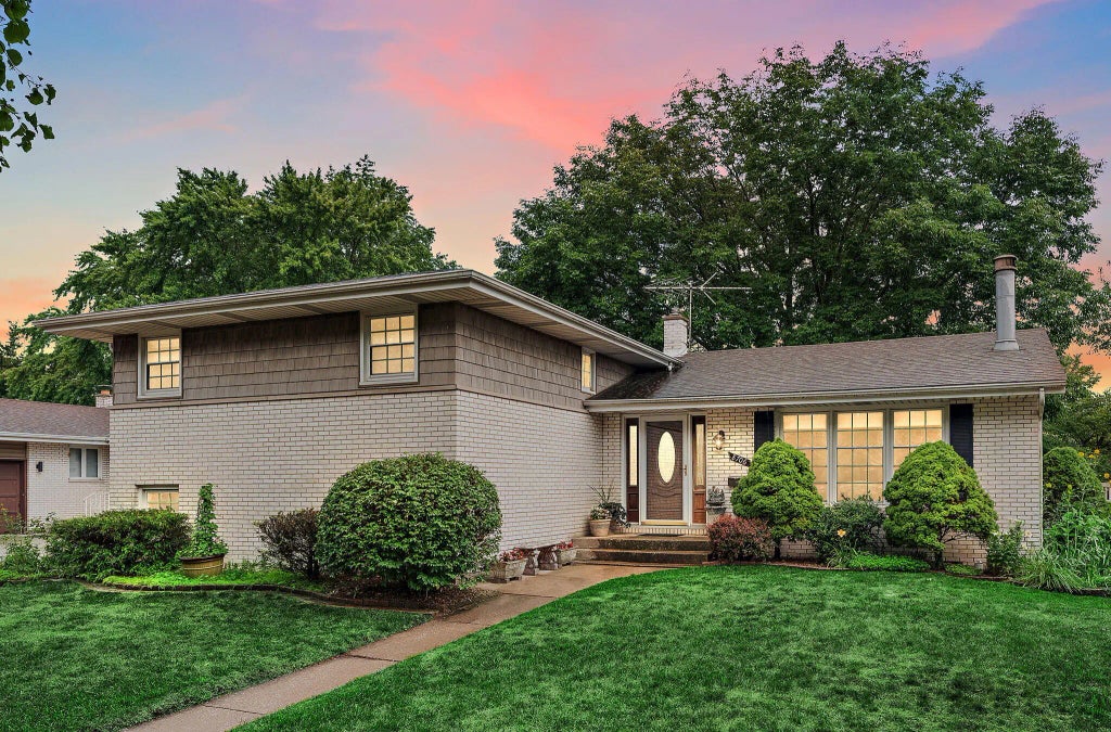 8706 Madison Avenue, Munster